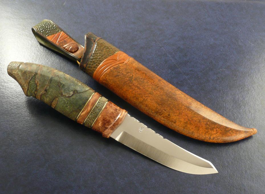blade by Robert Mattsson, handle in stab. alder root and stab. spalted cross cut Birch.
